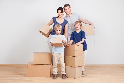 Local moving team handling access and parking challenges in Chelsea